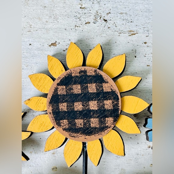 *Welcome Triple Flower Shelf Sitter - Picture 8 of 14